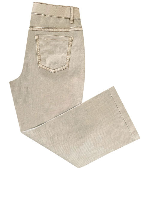 KADOU BOUTIQUE Flare Capri Pants With Buttons — detail close-up