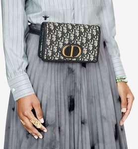 30 Montaigne 2-in-1 pouch • Blue Dior Oblique Jacquard