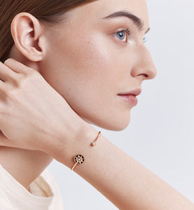Rose Des Vents Bracelet • Pink Gold, Diamonds and Onyx
