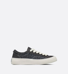 B33 Sneaker • Black Smooth Calfskin and Dior Oblique Jacquard