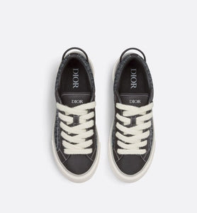 B33 Sneaker • Black Smooth Calfskin and Dior Oblique Jacquard