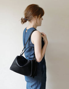 Valley Cube Shoulder Bag-Black