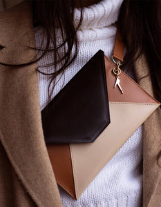 Thevetia Belt Bag – Camel & Black